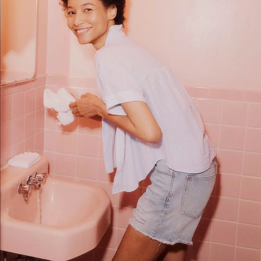 Madewell Relaxed Mid-Length Denim Shorts in Selton Wash: Ripped Edition - Picture 4 of 9